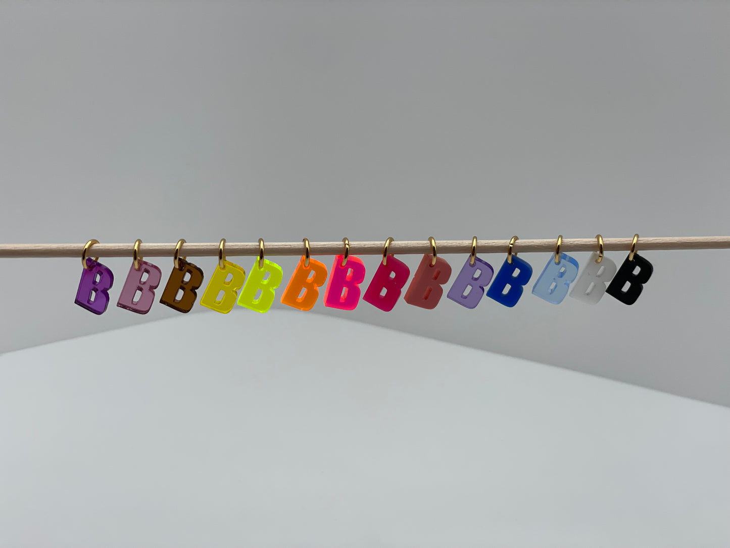 Farbigen Buchstaben aus Acrylglas