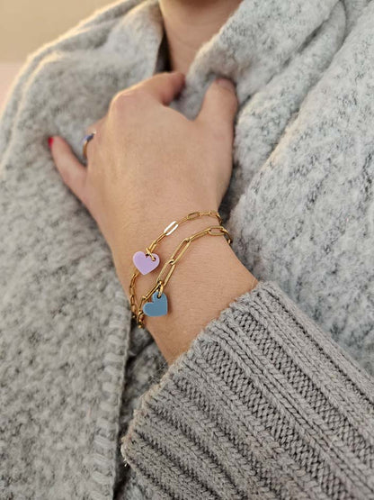 Minimalistisches Armband im Büroklammer-Design mit individuell wählbarem Herzanhänger