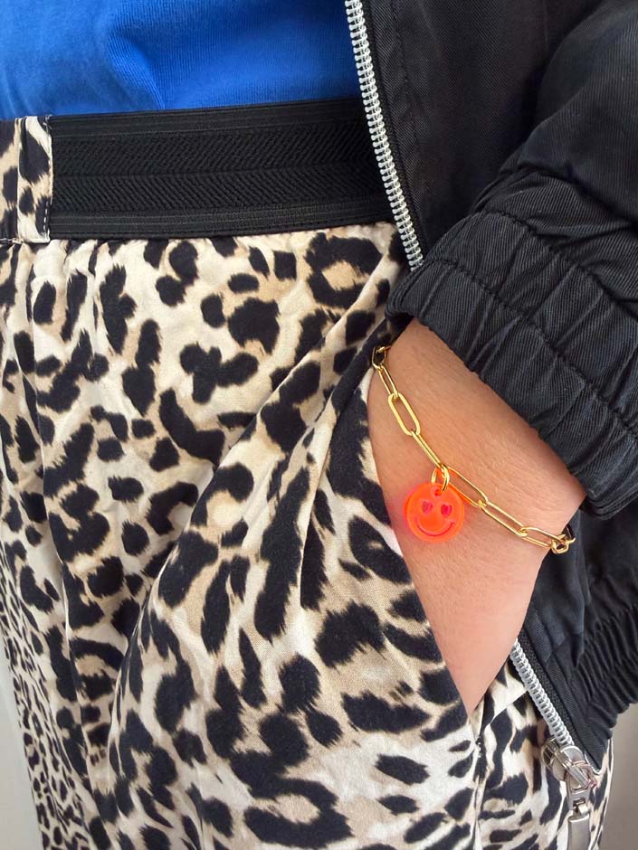 Büroklammer-Armband mit neonfarbenen Smiley-Charms