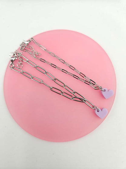 Minimalistisches Armband im Büroklammer-Design mit individuell wählbarem Herzanhänger