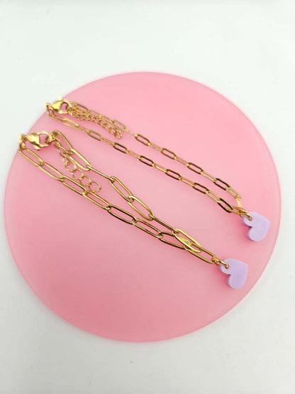 Minimalistisches Armband im Büroklammer-Design mit individuell wählbarem Herzanhänger