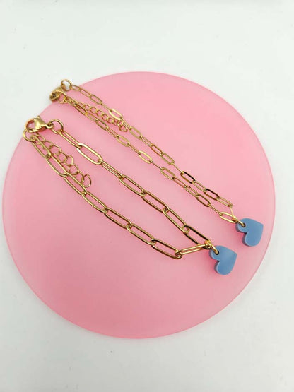 Minimalistisches Armband im Büroklammer-Design mit individuell wählbarem Herzanhänger